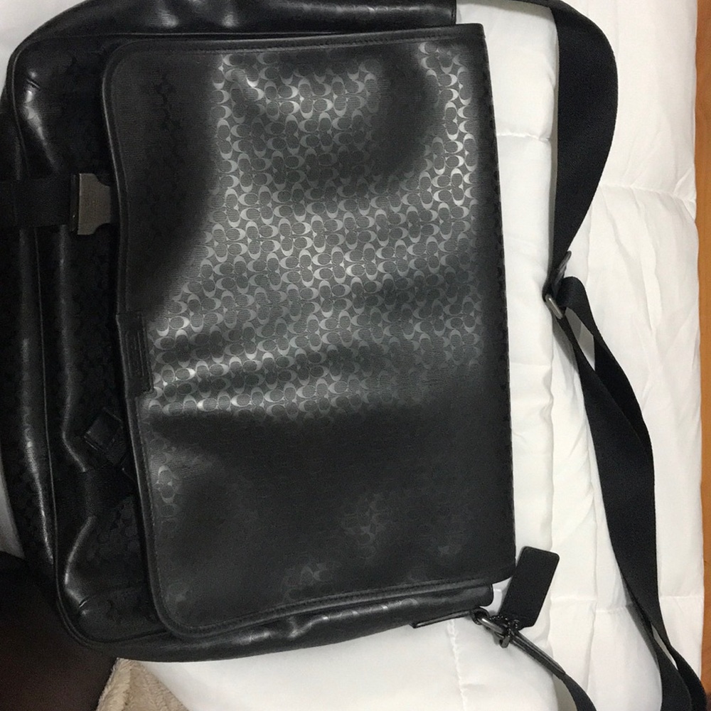 Black men’s Coach messenger bag